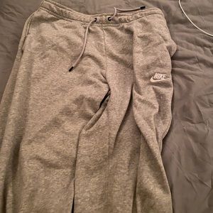 gray nike jogger sweatpants